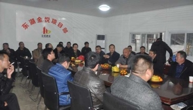 湖州質(zhì)檢站站長(zhǎng)、桐鄉(xiāng)建筑業(yè)協(xié)會(huì)指導(dǎo)小組一行實(shí)地考察立信建設(shè)東湖金悅項(xiàng)目