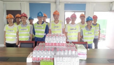 立信丨高溫慰問送清涼，心系一線暖人心