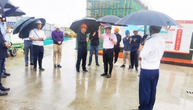 立信新聞 |南湖區(qū)委副書記、區(qū)長邵潘鋒等領(lǐng)導(dǎo)蒞臨我集團清華附高項目視察、指導(dǎo)安全生產(chǎn)工作