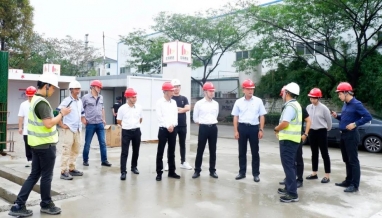 立信新聞 | 桐鄉(xiāng)市政府副市長徐剛一行視察我集團(tuán)年產(chǎn)100萬套汽車智能駕駛產(chǎn)品（雷達(dá)、攝像頭）建設(shè)項(xiàng)目